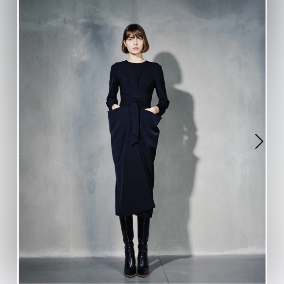 Hey , LIKE my notification to know every time I go live 
Soon live show 
SALE - Picture 5 of 6